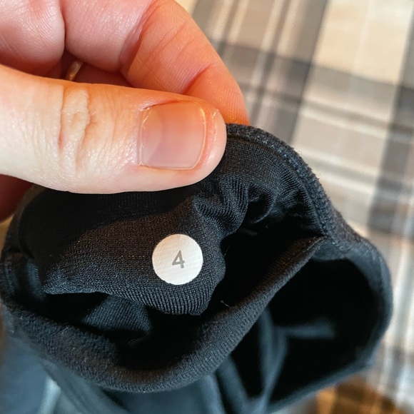 Lululemon Heathered Black Crops/Leggings - Picture 4 of 4